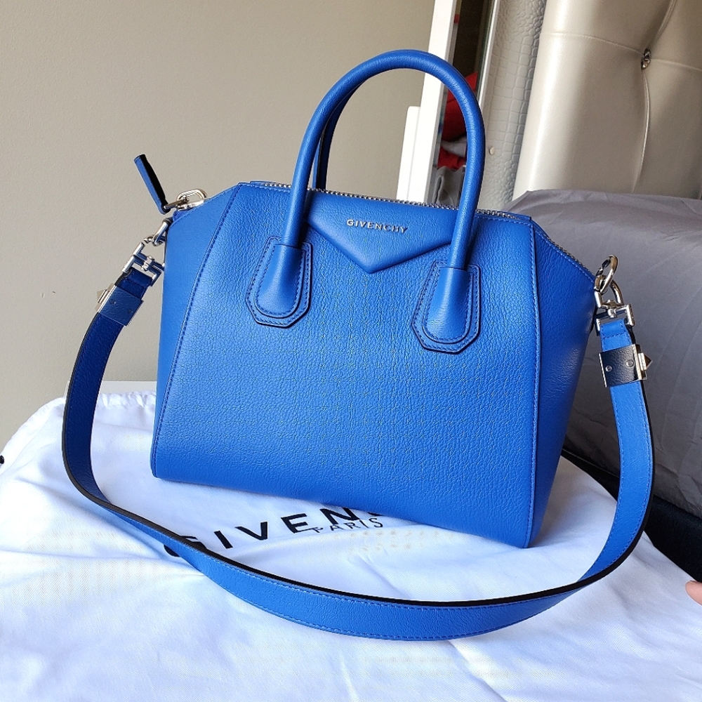 GIVENCHY Sugar Goatskin Small Antigona